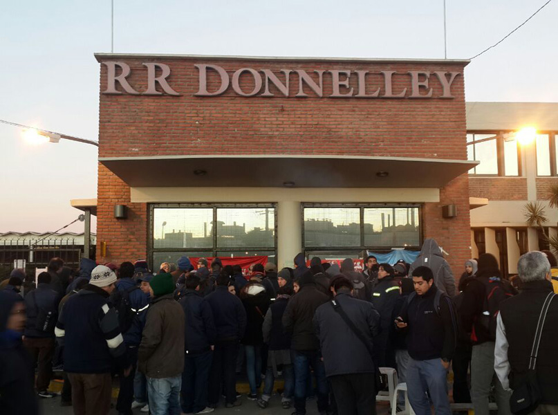 Donnelley: “Contra o fechamento ilegal, nós trabalhadores ingressamos à fábrica e a colocamos para produzir”
