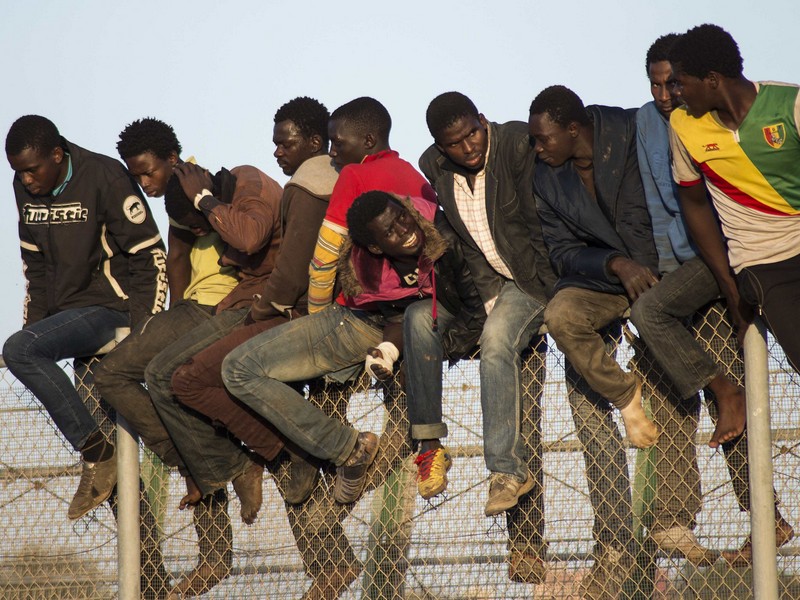 Novo assalto massivo de imigrantes na fronteira de Melilla