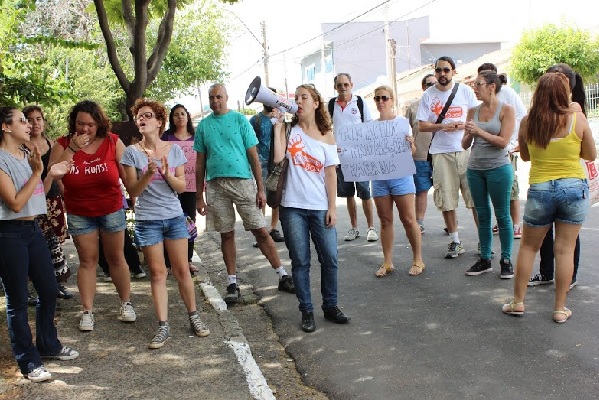 Campinas: Professores se manifestam contra as demissões e fechamento de salas