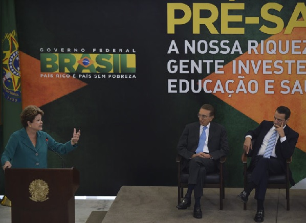 Dilma corta 30% da verba das universidades públicas e mantém bilhões para instituições privadas