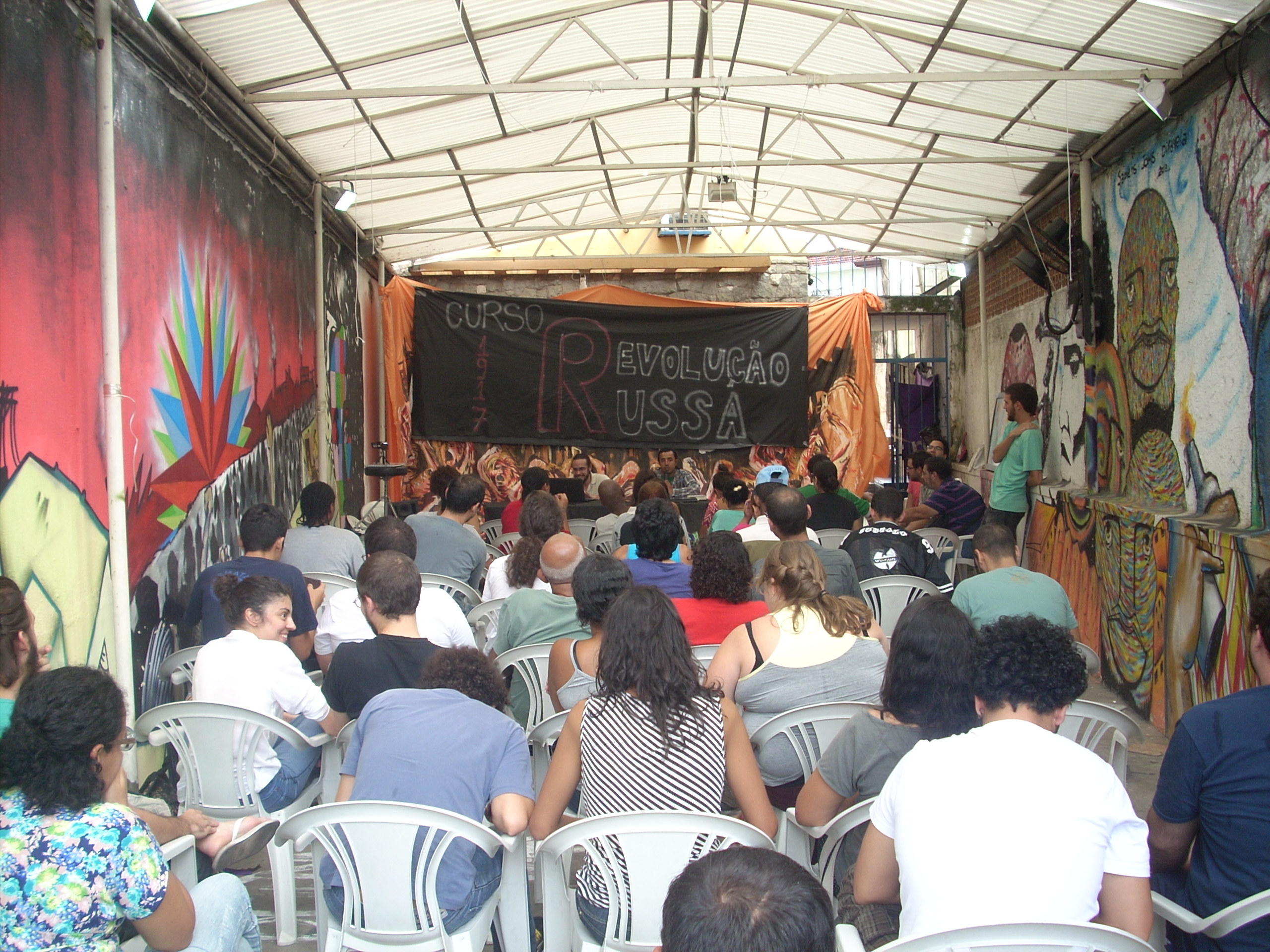 Curso sobre a revolução russa reúne trabalhadores em São Paulo e Campinas