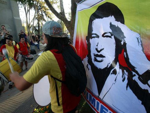 Dois anos após a morte de Chávez, o país vive uma grande tensão política