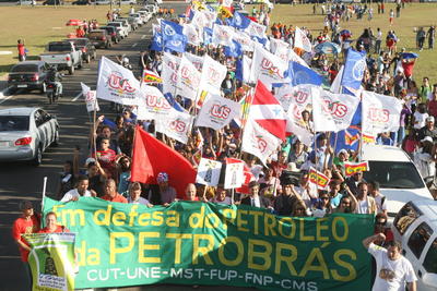 DCE defende o governo Dilma, e os corruptos da Petrobrás