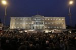 Dezenas de milhares voltam às ruas da Grécia